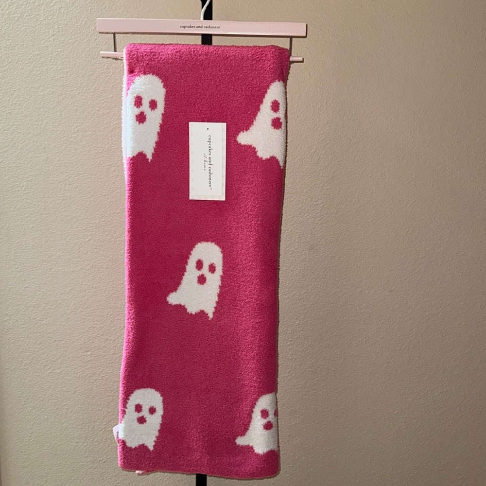 Cupcakes and Cashmere 50 x 70” Halloween Pink with White Ghosts Throw Blanket